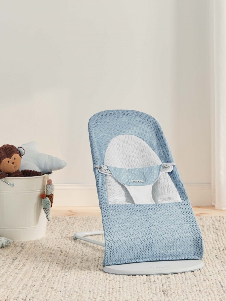 BabyBjorn Balansoar Balance Soft Sky BlueWhite Mesh Baby Bjorn