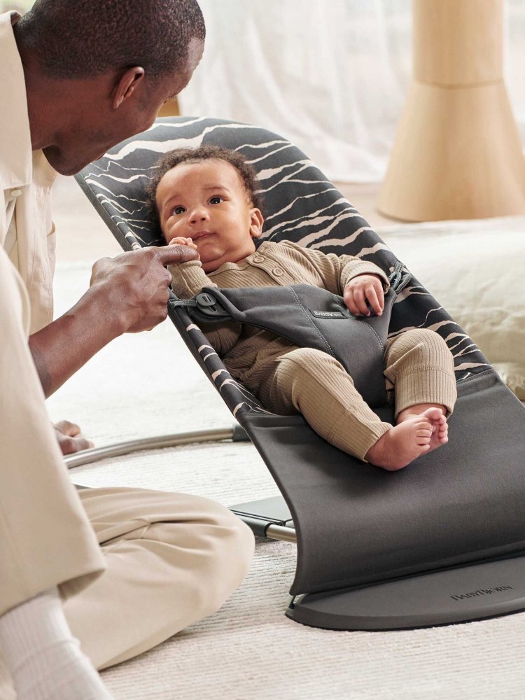 BabyBjorn Balansoar Bliss anthracitelandscape bumbac editie limitata