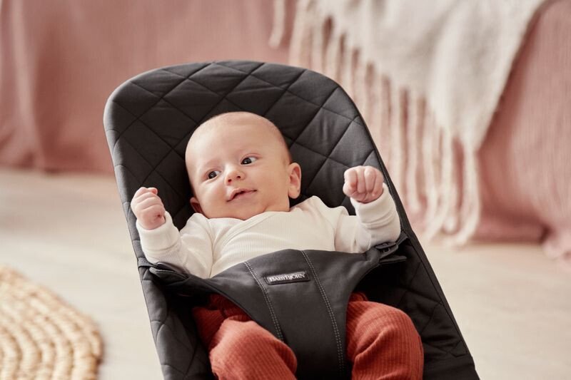 BabyBjorn Balansoar Bliss Black din tesatura matlasata cu aspect Clasic
