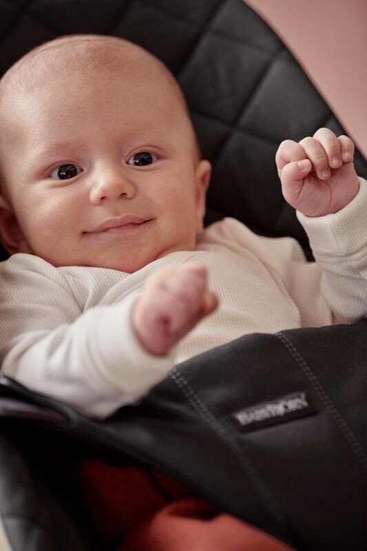 BabyBjorn Balansoar Bliss Black din tesatura matlasata cu aspect Clasic