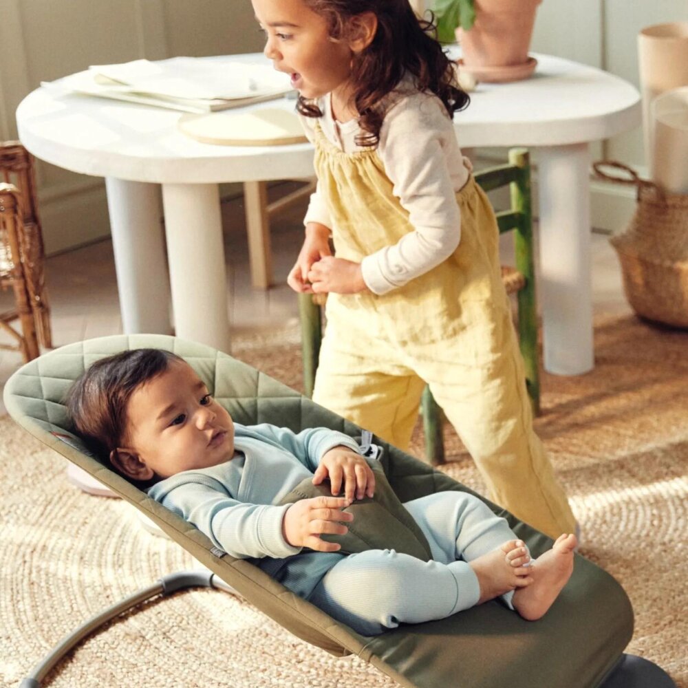 BabyBjorn Balansoar Bliss Dark Green din tesatura matlasata cu aspect Clasic