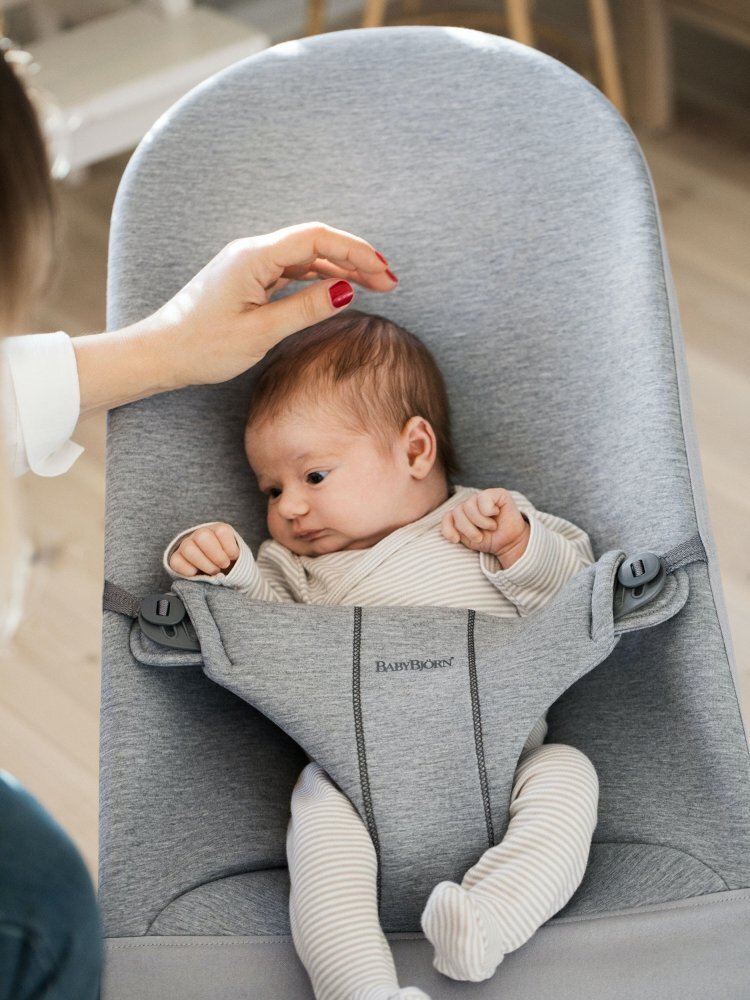 BabyBjorn Balansoar Bliss Light Grey 3D Jersey cu bara de jucarii