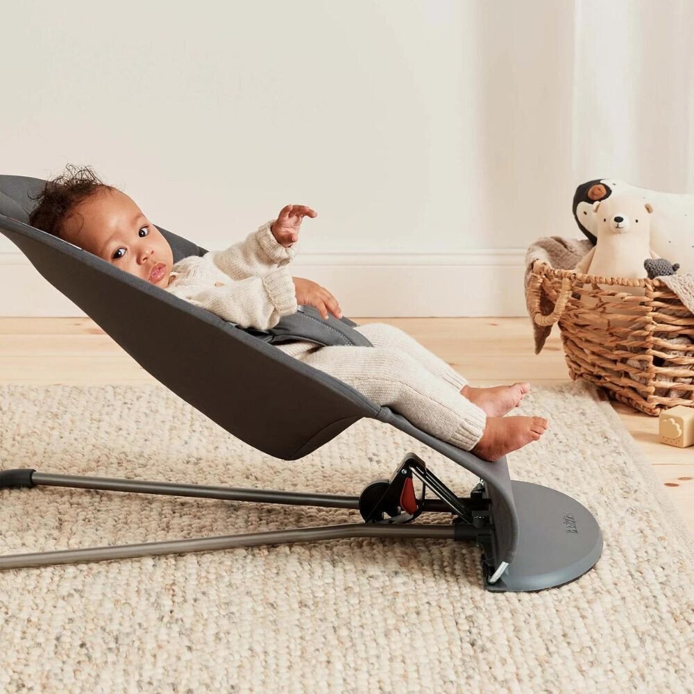 BabyBjorn Balansoar cu aspect delicat de petala tesatura matlasata Bliss Anthracite