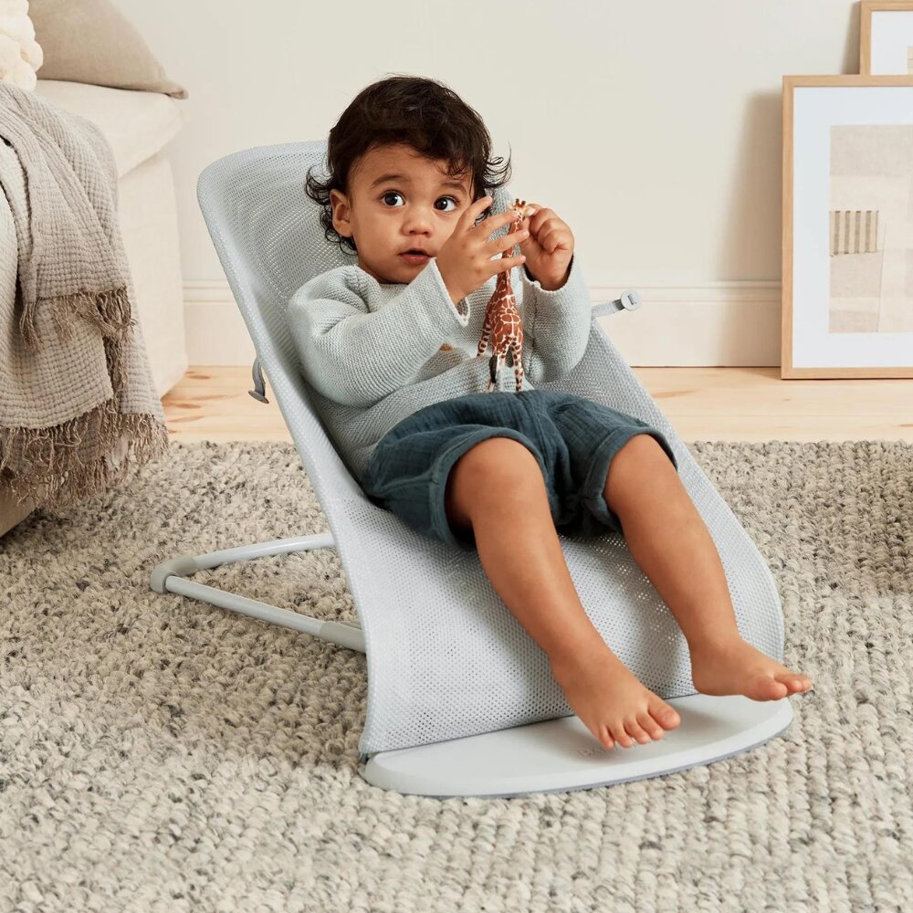 BabyBjorn Balansoarul Balance Soft SilverWhite Mesh