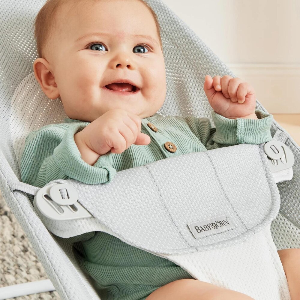 BabyBjorn Balansoarul Balance Soft SilverWhite Mesh
