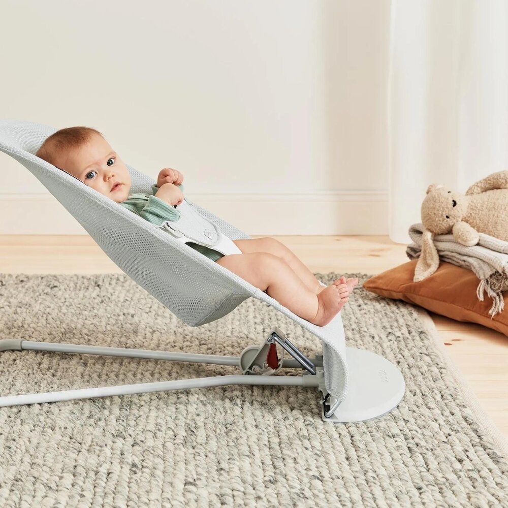 BabyBjorn Balansoarul Balance Soft SilverWhite Mesh