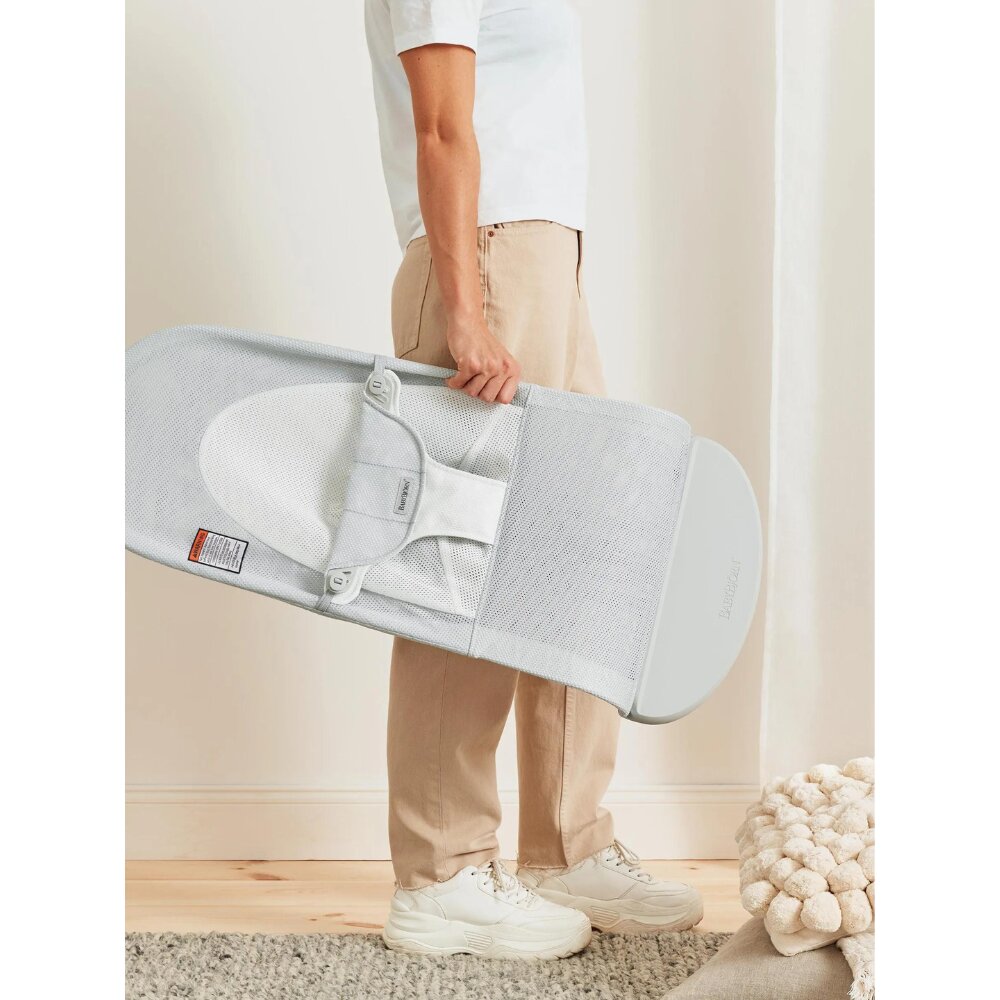 BabyBjorn Balansoarul Balance Soft SilverWhite Mesh