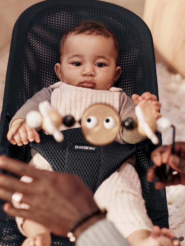BabyBjorn Bara de jucarii Googly eyes BlackWhite pentru balansoarele