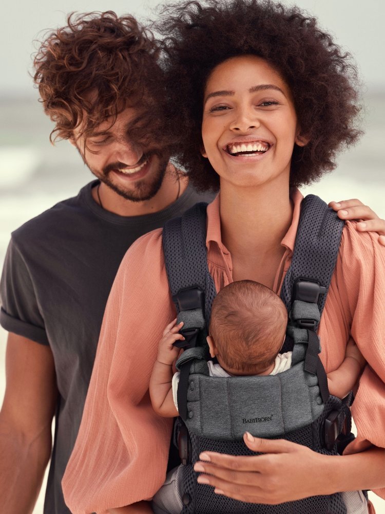 BabyBjorn Marsupiu anatomic cu multiple pozitii de purtare colectia Harmony 3D Mesh Anthracite Editie Limitata