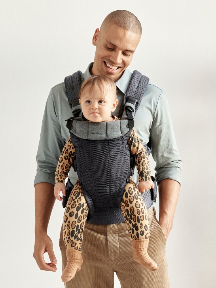 BabyBjorn Marsupiu anatomic cu multiple pozitii de purtare colectia Harmony 3D Mesh Anthracite Editie Limitata