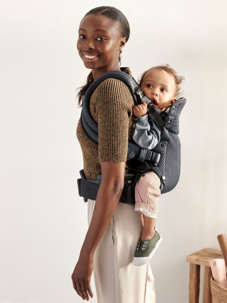BabyBjorn Marsupiu anatomic cu multiple pozitii de purtare colectia Harmony 3D Mesh Anthracite Editie Limitata