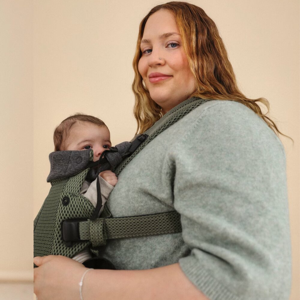 BabyBjorn Marsupiu anatomic cu multiple pozitii de purtare colectia Harmony 3D Mesh Dark Green