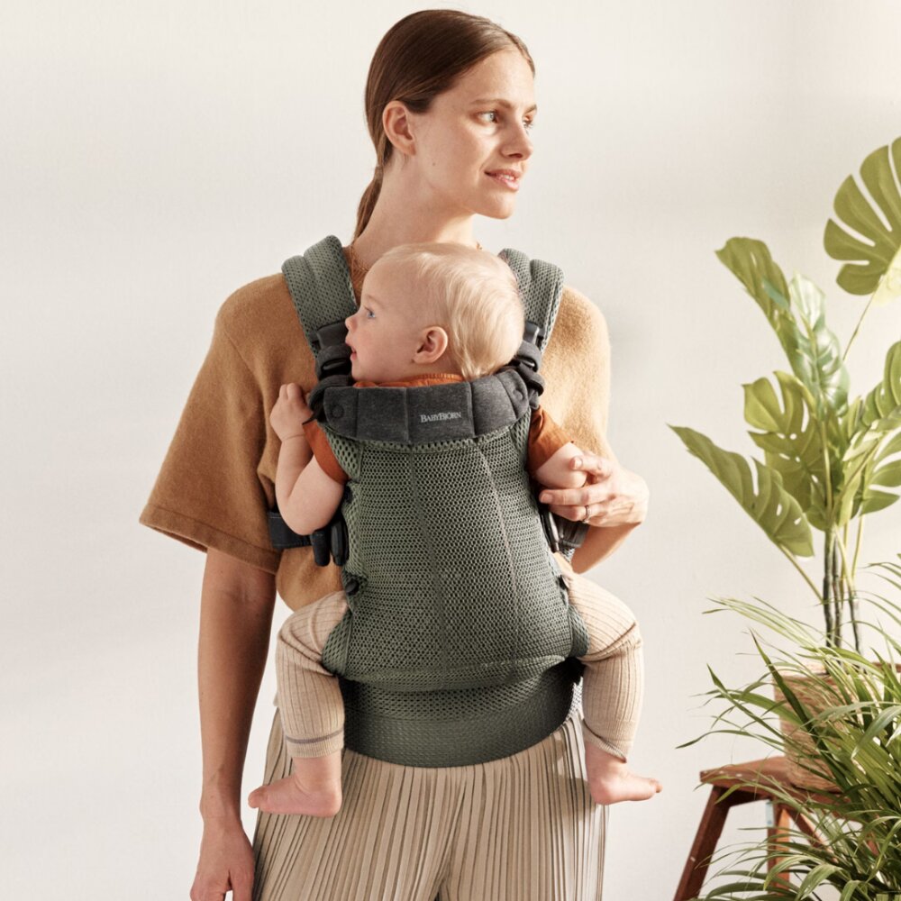 BabyBjorn Marsupiu anatomic cu multiple pozitii de purtare colectia Harmony 3D Mesh Dark Green
