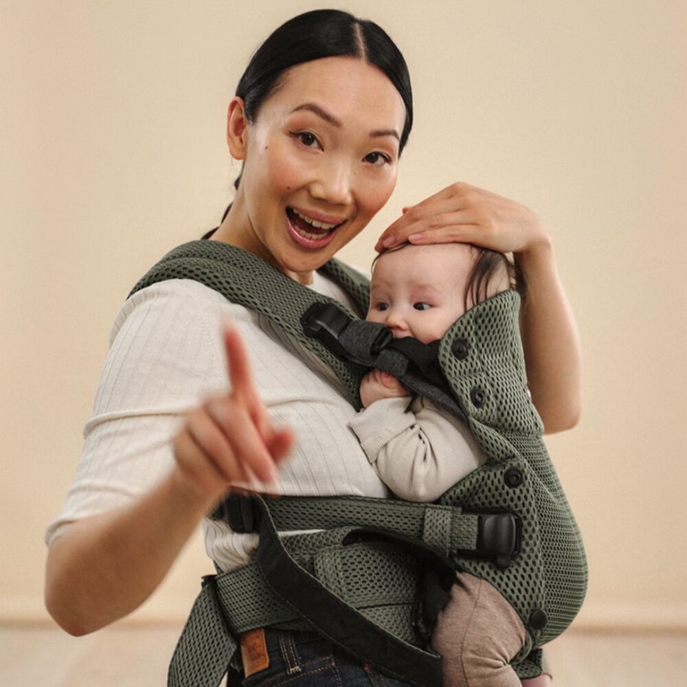 BabyBjorn Marsupiu anatomic cu multiple pozitii de purtare colectia Harmony 3D Mesh Dark Green