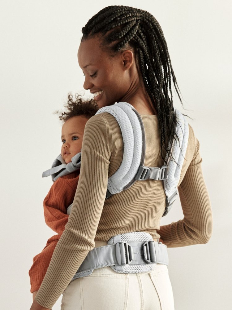 BabyBjorn Marsupiu anatomic cu multiple pozitii de purtare colectia Harmony 3D Mesh Silver Editie Limitata