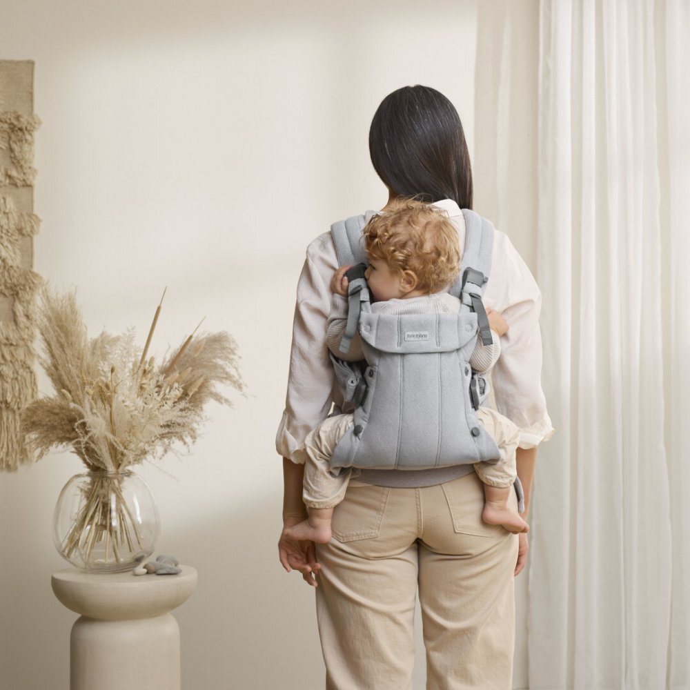 BabyBjorn Marsupiu anatomic cu multiple pozitii de purtare Harmony Light Gray