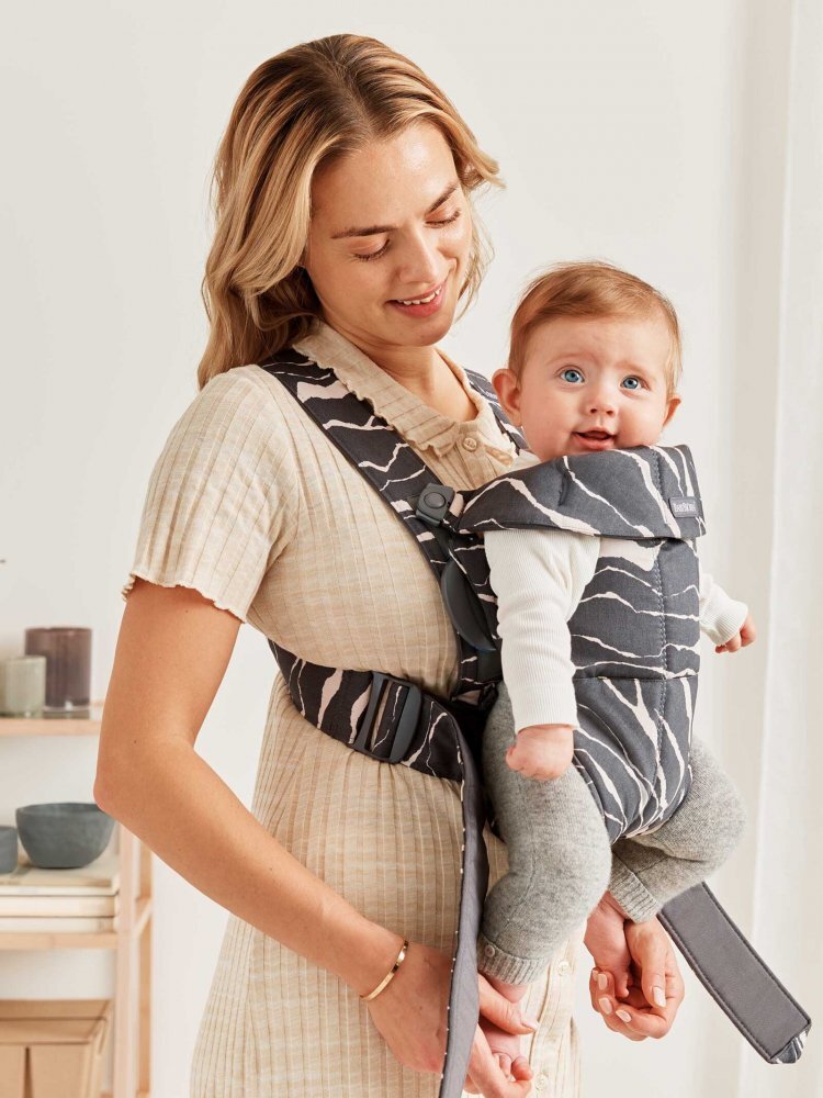BabyBjorn Marsupiu anatomic cu multiple pozitii de purtare Mini AnthraciteLandscape bumbac editie limitata