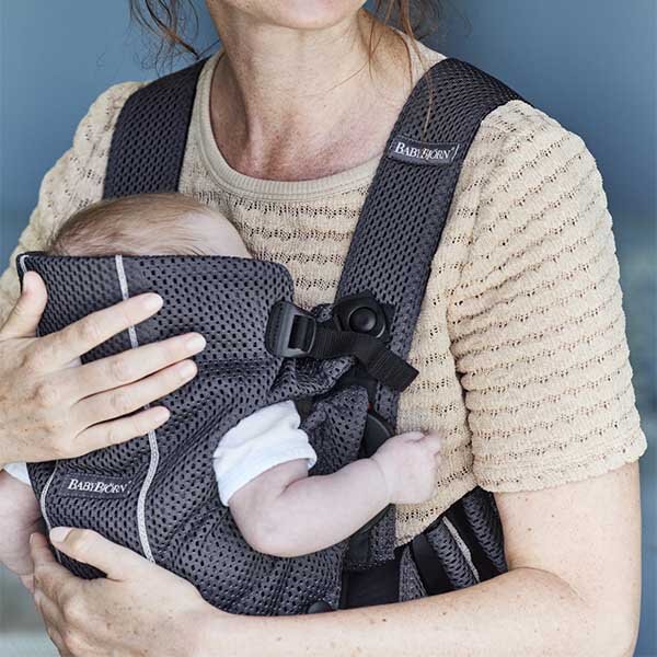BabyBjorn Marsupiu anatomic Mini cu pozitii multiple de purtare Anthracite 3D Mesh