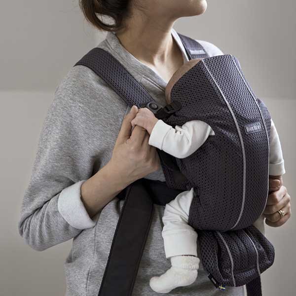 BabyBjorn Marsupiu anatomic Mini cu pozitii multiple de purtare Anthracite 3D Mesh