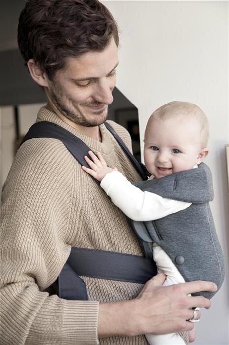 BabyBjorn Marsupiu anatomic Mini cu pozitii multiple de purtare Dark Grey 3D Jersey