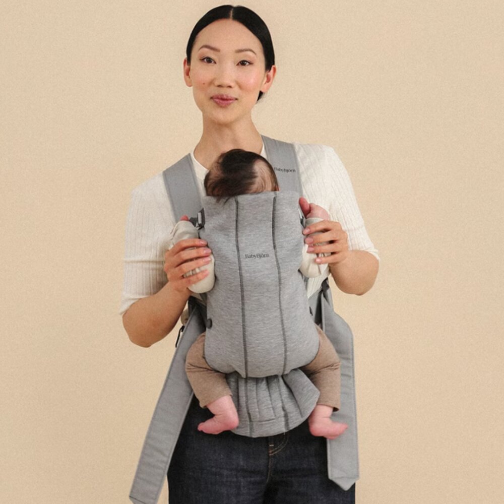 BabyBjorn Marsupiu anatomic Mini cu pozitii multiple de purtare Dusty Pink Tesatura
