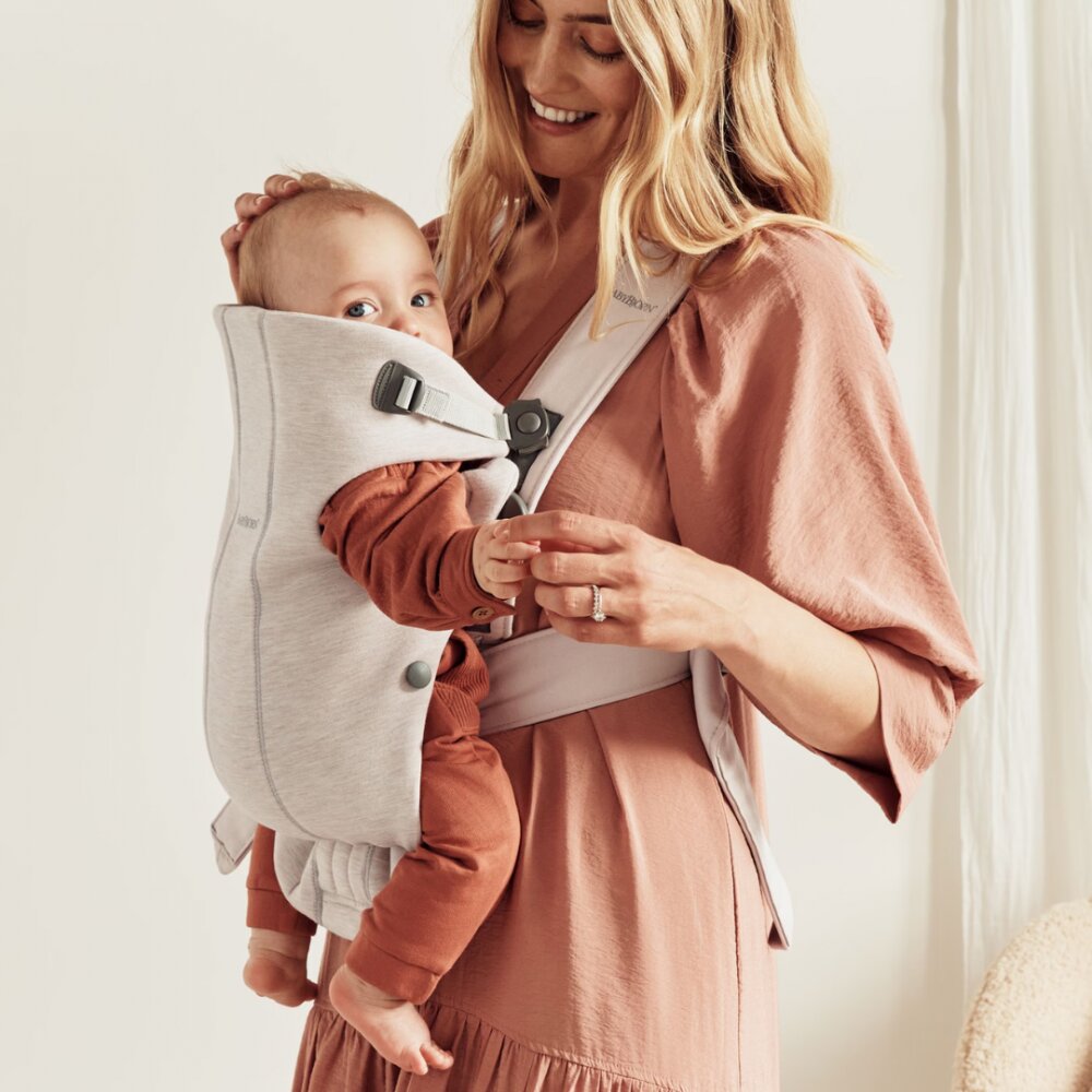 BabyBjorn Marsupiu anatomic Mini cu pozitii multiple de purtare Light Beige 3D Jersey