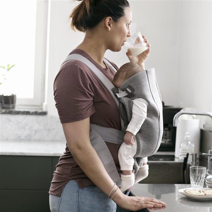 BabyBjorn Marsupiu anatomic Mini cu pozitii multiple de purtare Light Grey 3D Jersey