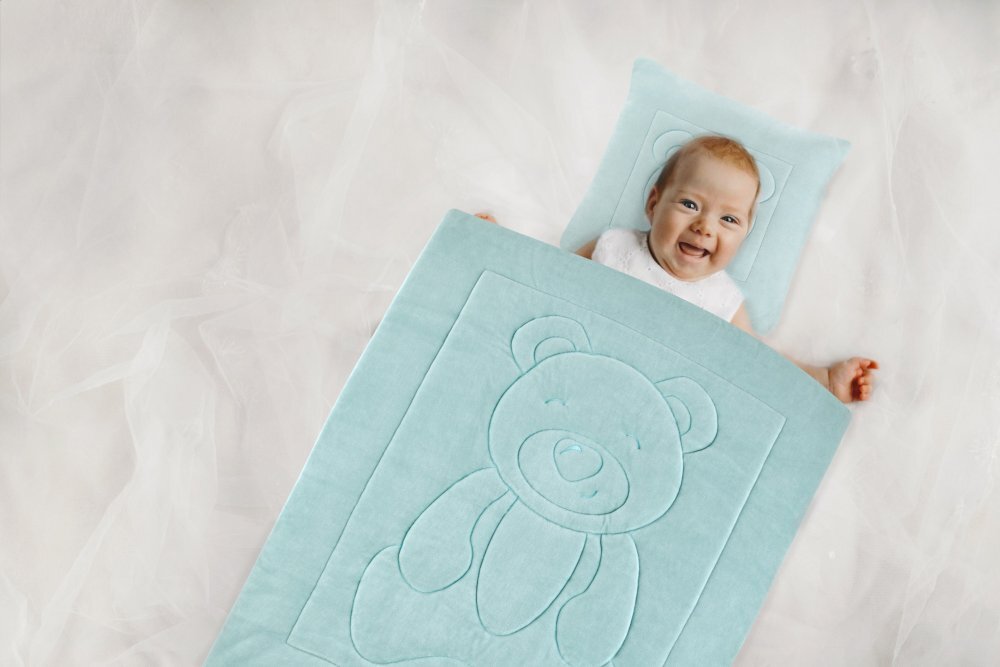 BabyJem Set pernuta Bear Green si paturica din plus