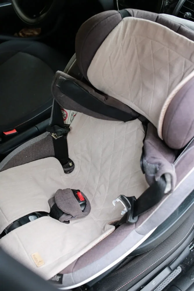 BabyLy Insert antitranspiratie din in pentru scaun auto design 3D respirabil