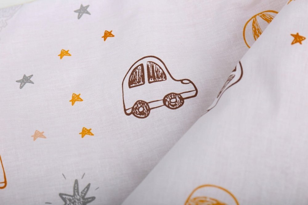 BabyMam Paturica pentru copii Beige Cars realizata cu doua fete din bumbac si din plus pufos dimensiune 75 x 50 cm