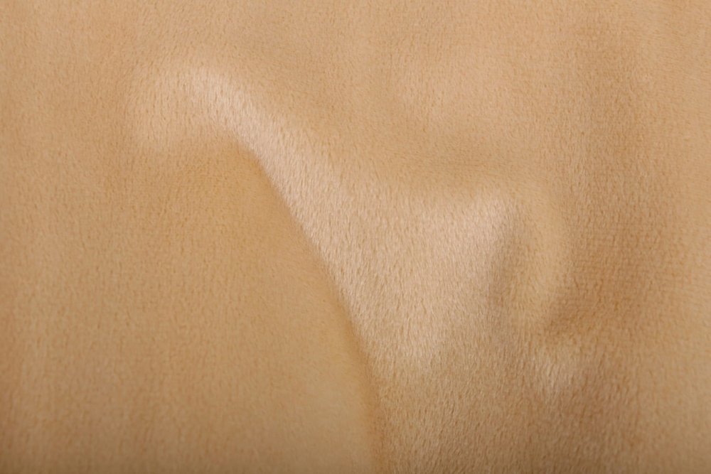 BabyMam Paturica pentru copii Beige Cars realizata cu doua fete din bumbac si din plus pufos dimensiune 75 x 50 cm