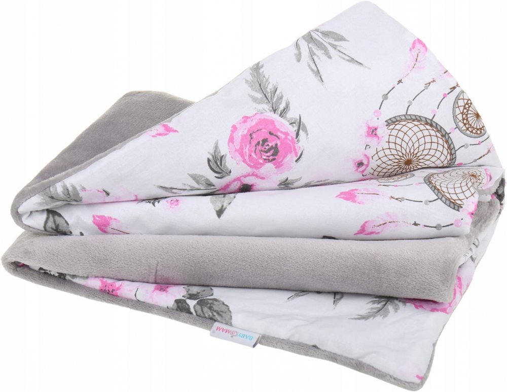 BabyMam Paturica pentru copii flowers realizata cu doua fete din bumbac si din plus pufos dimensiune 75 x 50 cm