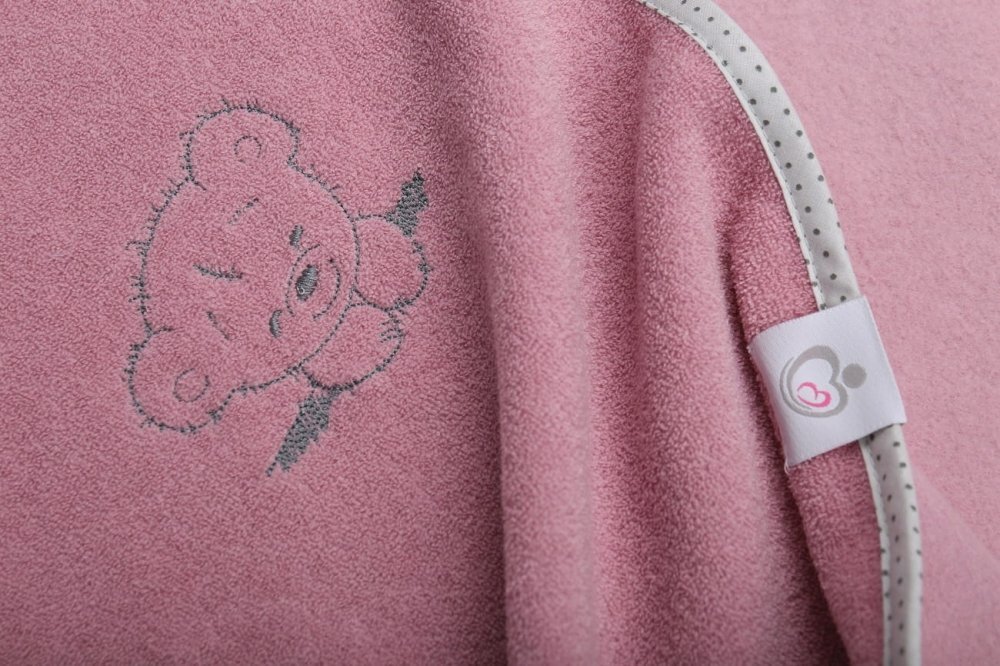 BabyMam Poncho de baie pentru copii retro Pink 126 x 60 cm realizat din bumbac moale cu agatatoare cuier