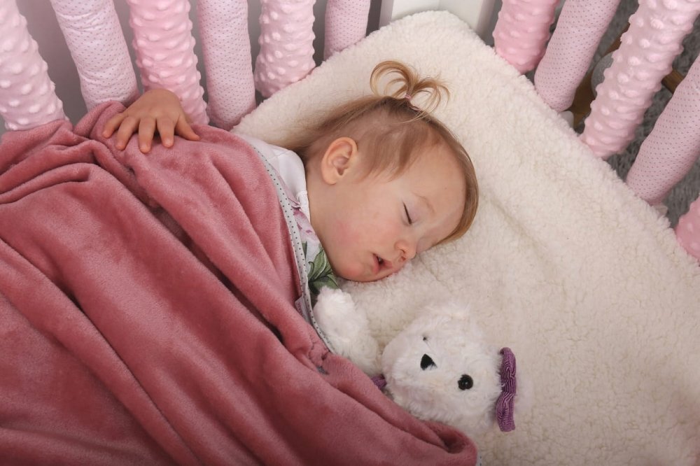 BabyMam Set 20 de protectii individuale pentru patut copii o parte 100 bumbac si cealalta parte din minky moale fixare cu benzi velcro Pink