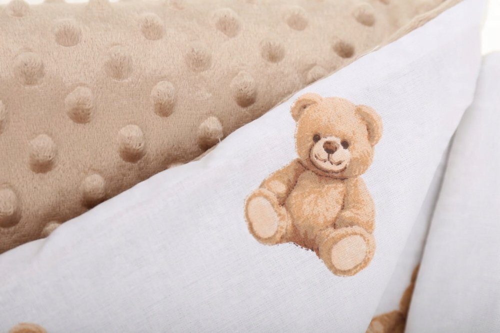 BabyMam Set paturica dubla 75x55 cm si pernuta asortata 25x35 cm pentru copii model minky bej