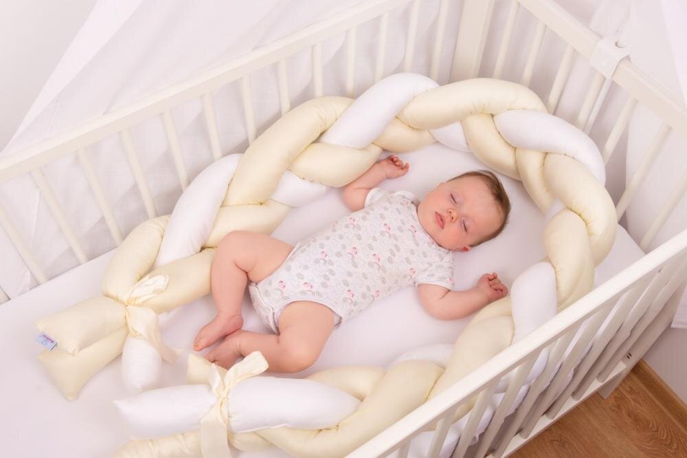 BABYMATEX Protectie laterala din bumbac Bumper impletit The Braid Beige 2 m inaltime 16 cm material exterior din bumbac satinat umplutura antialergica din fibre siliconateantialergica din fibre siliconate