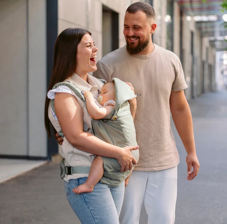 BABYMOOV Sistem de purtare transformabil in Booster Moov Boost verde salvie