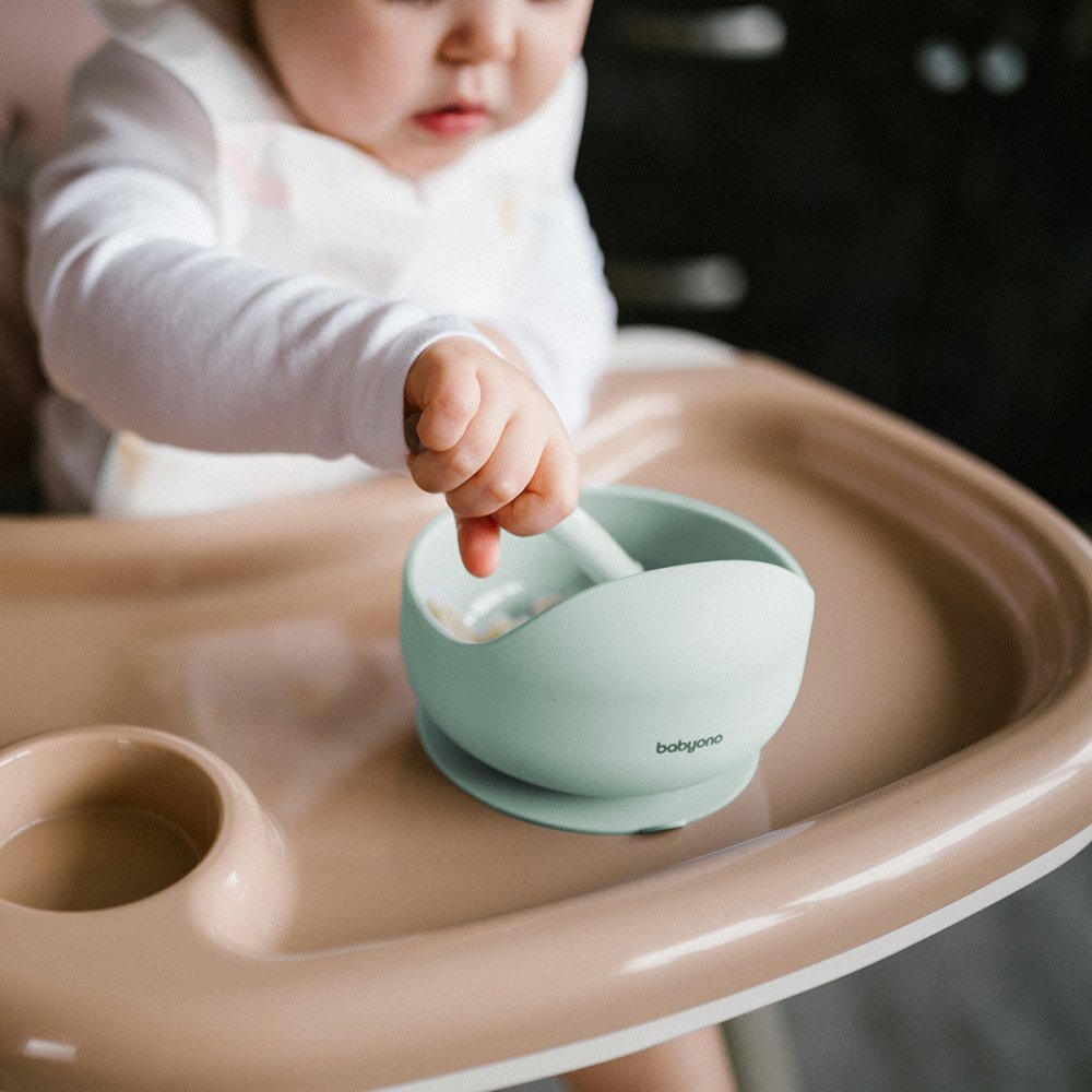 BABYONO Bol din silicon cu ventuza pentru copii verde