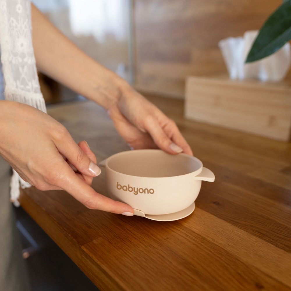 BABYONO Bol din silicon cu ventuza si capac Bej