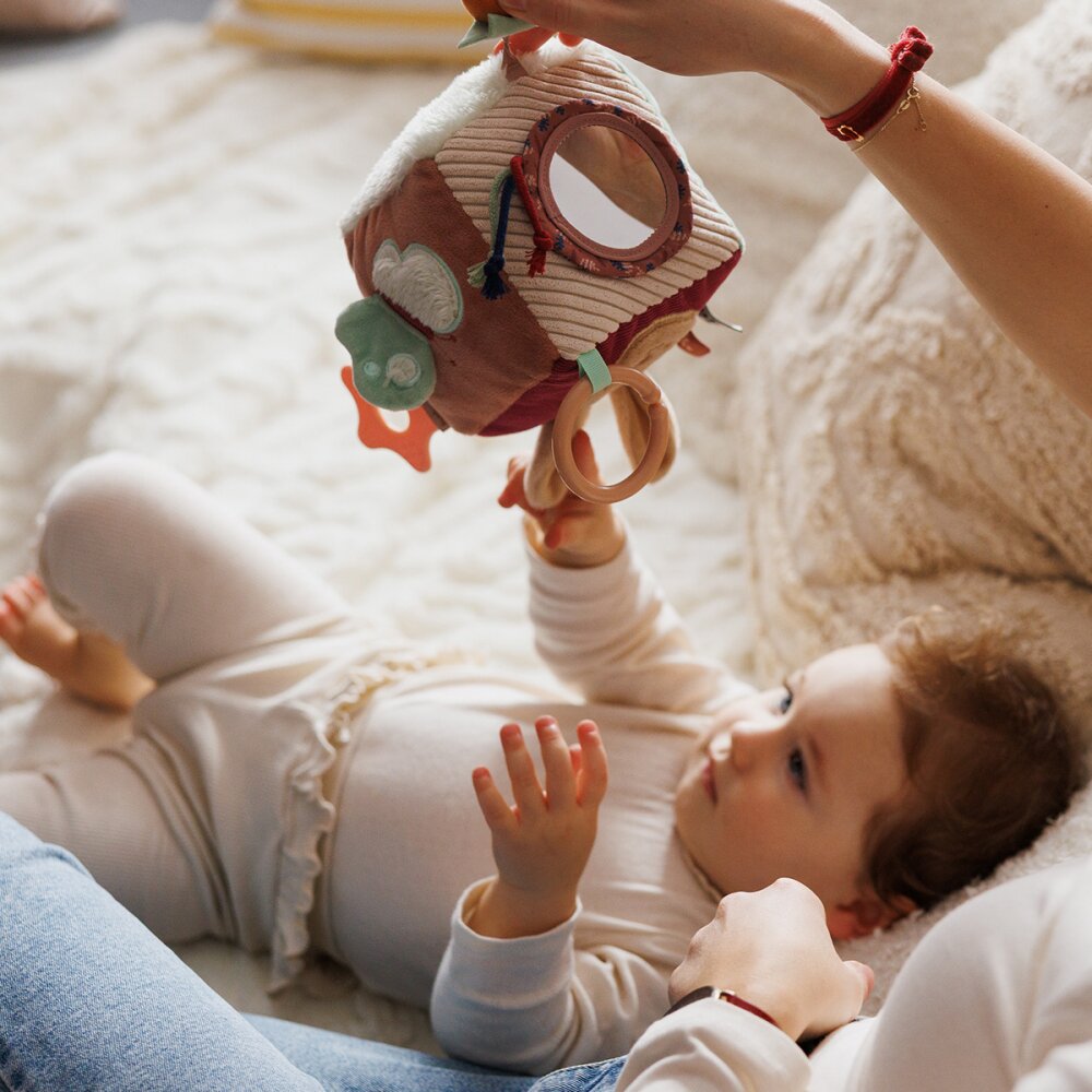 BABYONO Cub senzorial din plus cu activitati Iepurasul Karo