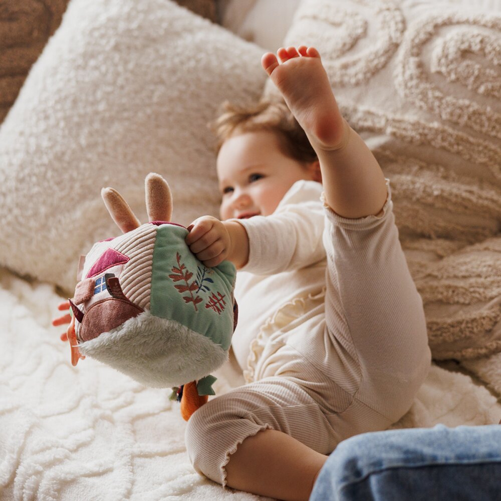 BABYONO Cub senzorial din plus cu activitati Iepurasul Karo