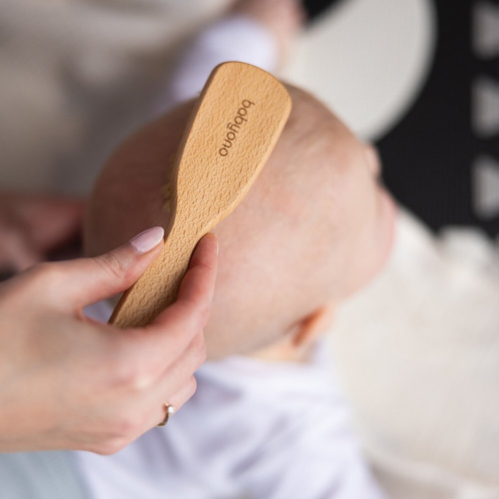 BABYONO Perie pentru bebelusi din lemn cu peri naturali