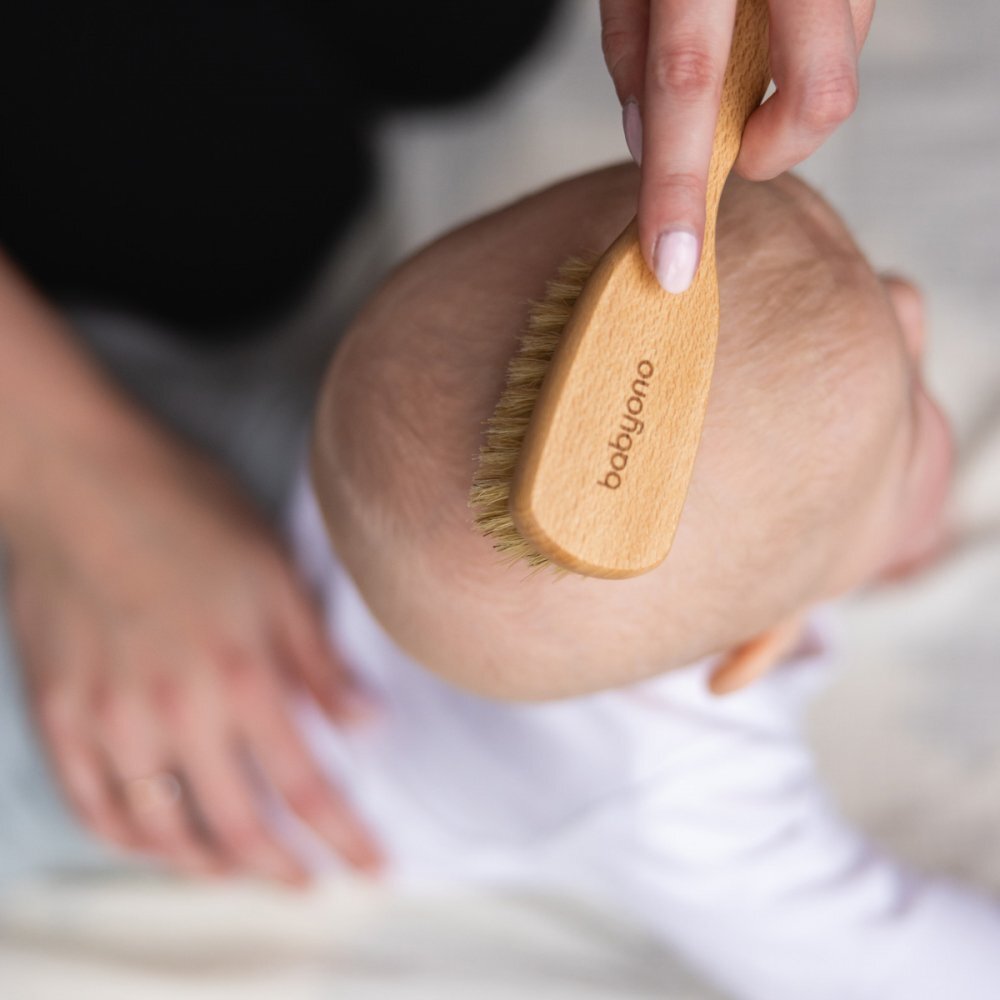 BABYONO Perie pentru bebelusi din lemn cu peri naturali