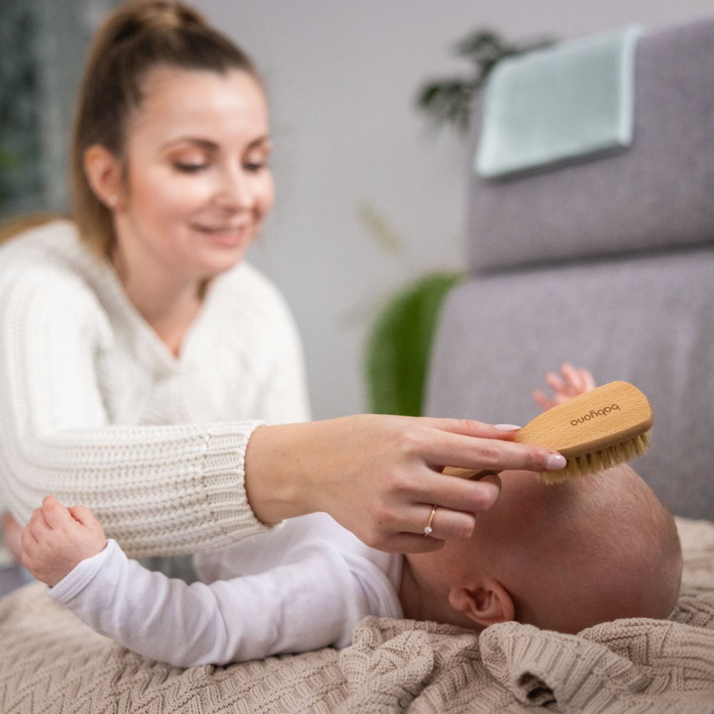 BABYONO Perie pentru bebelusi din lemn cu peri naturali