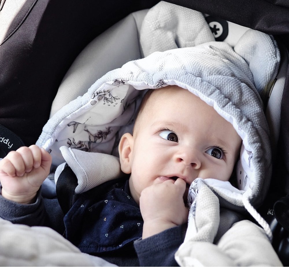 BabySteps Paturica universala pentru scoica auto Baloane din bumbaccatifea