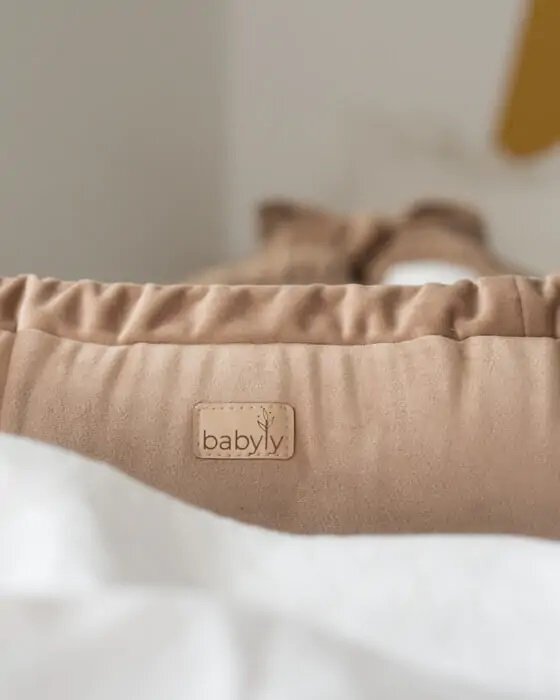 BabySteps Suport de dormit babynest premium bumbac organic si catifea bej cu funda by BabyLy 80x50 cm