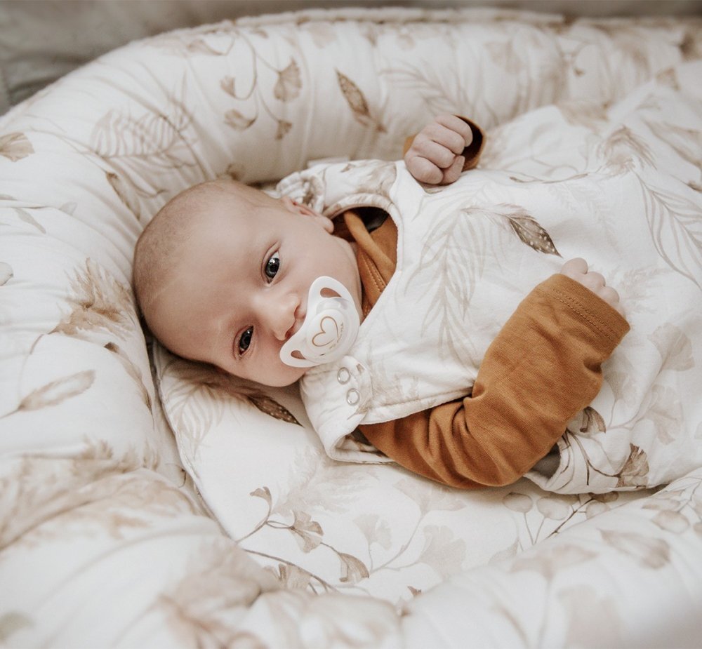 BabySteps Suport de dormit by Babynest Premium bumbac si catifea Goose Family Vintage Beige 89x56 cm