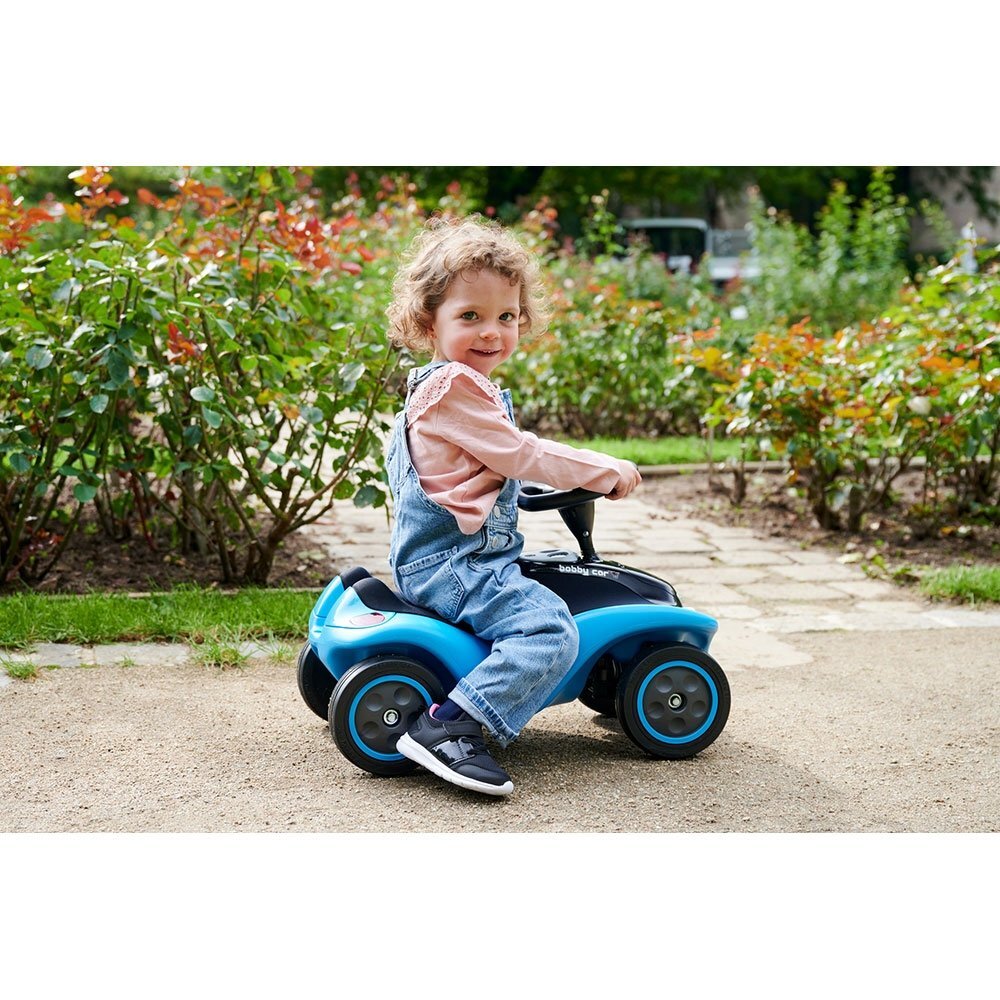 BIG Masinuta copii fara pedale Bobby Car Next Blue faruri LED spatiu de depozitare sub capotabord cu senzori tactili sezut moale detasabilroti robuste de la 1 an pana la 50 kg