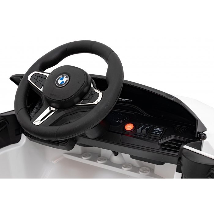 BMW Masinuta electrica pentru copii M4 alb 70W cu telecomanda amortizoare lumini panou audio scaun piele si roti din spuma Eva