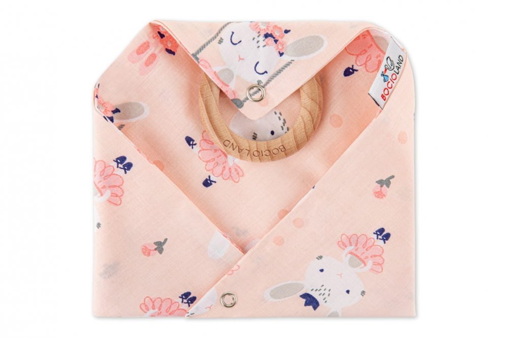 Bocioland Bavetica tip bandana Dancer Pink cu inel de dentitierealizata din bumbac 100fixare cu capse